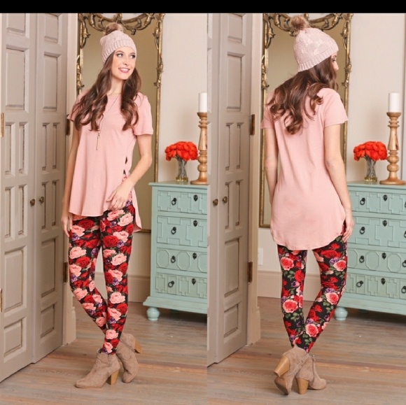 One Left! Plus Size Roses Print Leggings - Picture 4 of 4